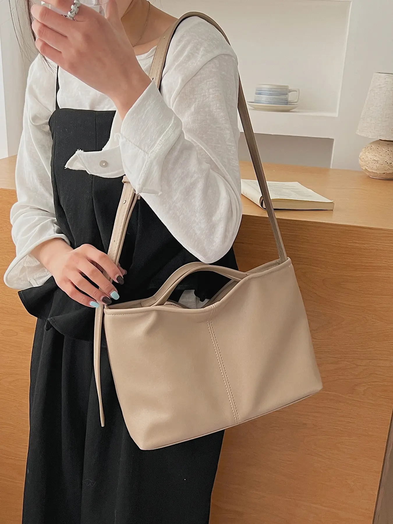 Ladies' fashionable, simple and casual solid color handbag suitable for daily commuting, shopping, work and school, practical and versatile, ladies' essential shoulder bag Casual Trendy Purse