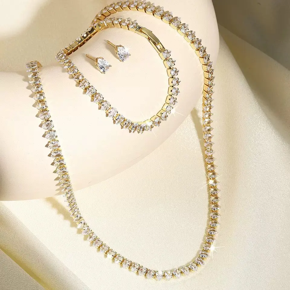 Women's Elegant Water Drop Zirconia Jewelry Set, Bridal Jewelry Set for Wedding, Teardrop Jewelry Set, Water Drop Zirconia Necklace, 4-Piece Design for Weddings & Parties, Bridal jewelry set,Wed Gift，
