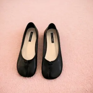 Comfortable Women’s Tabi Split Toe Ballet Flats Slip On Loafers Houndstooth and Solid Colors for Casual Daily Wear