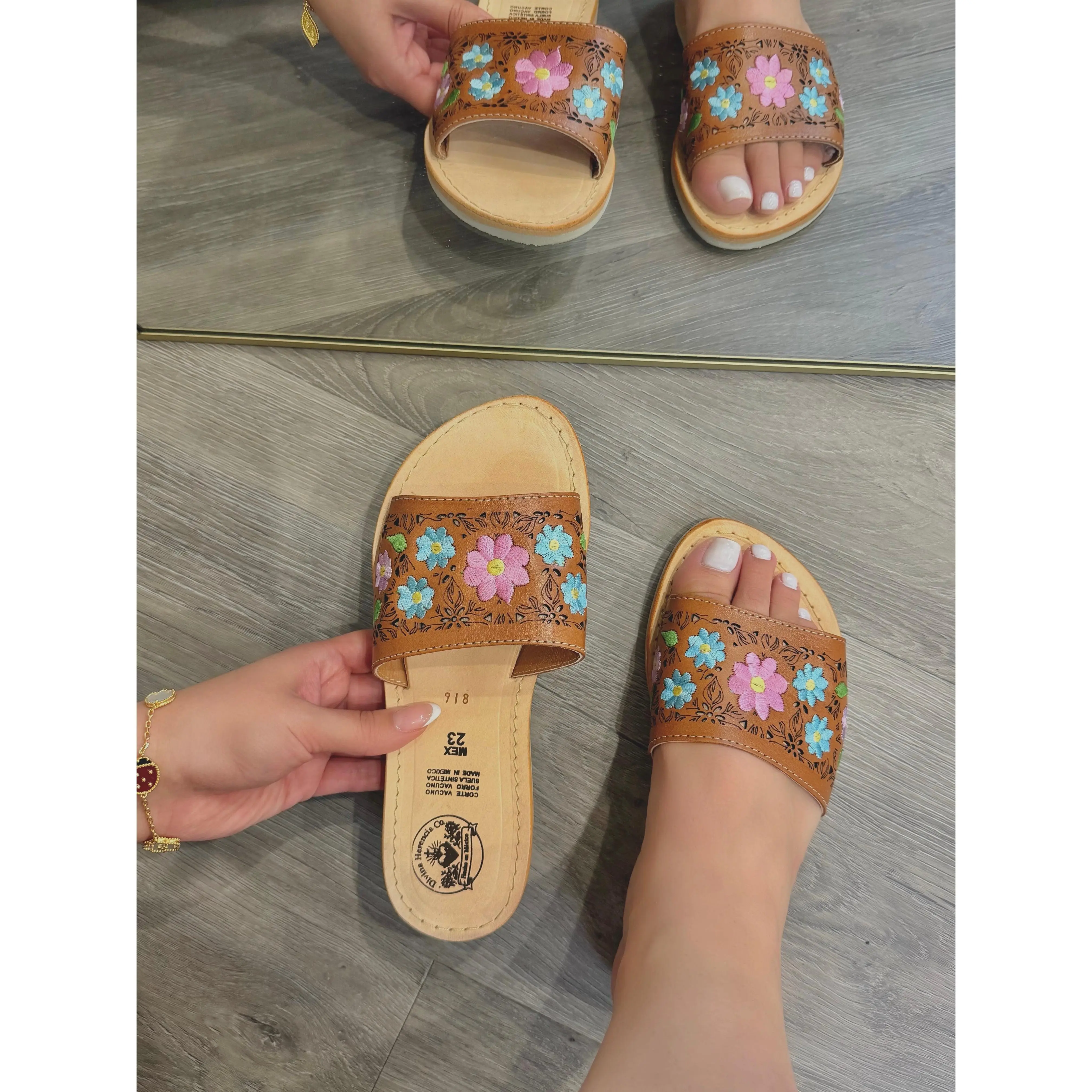 Primavera Embroidered Brown Leather Floral Huaraches