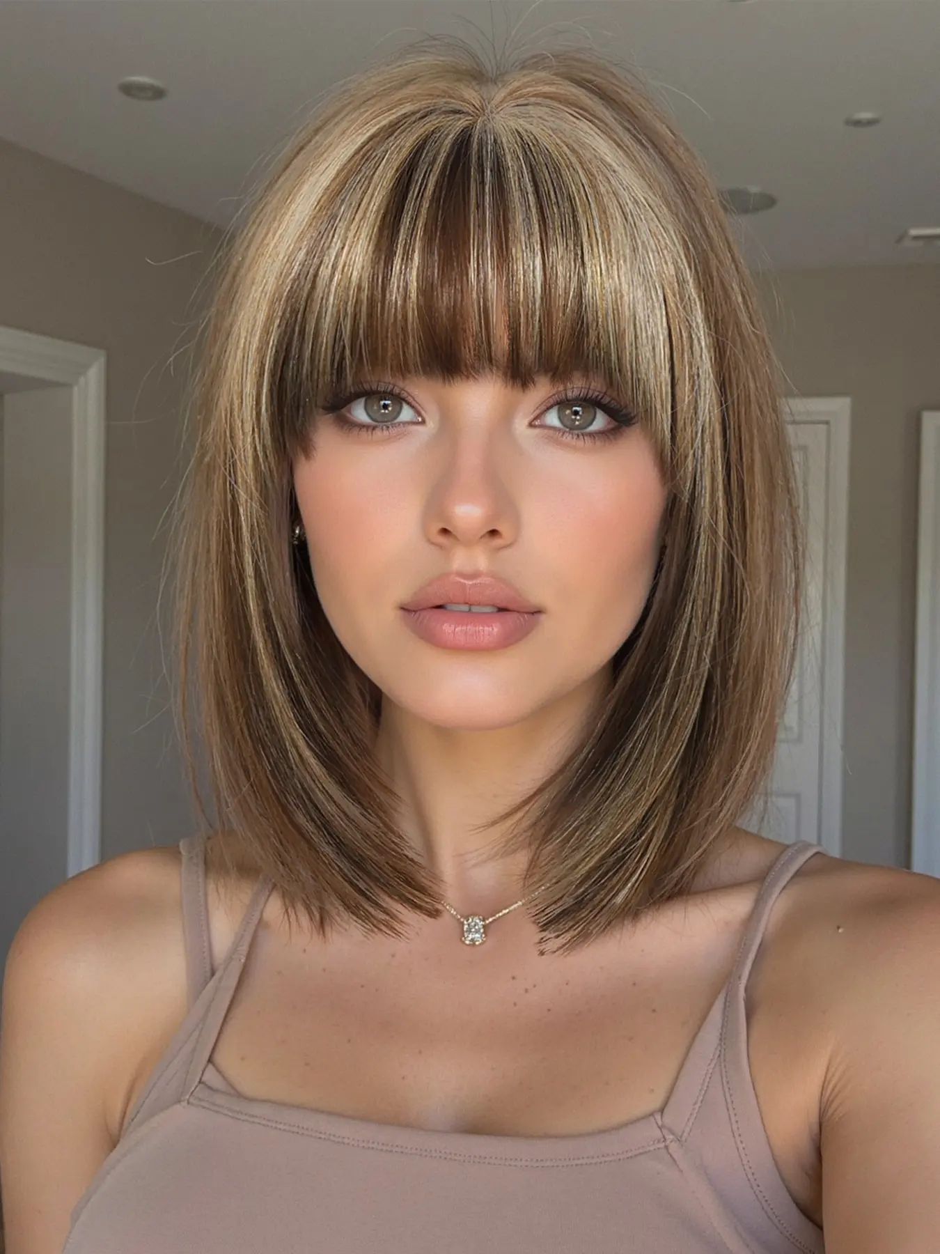 12 Inch Short Straight Bob Wig with Bangs, Cute Natural Synthetic Hair for Women, Comfortable and Easy to Wear, Suitable for All Ages