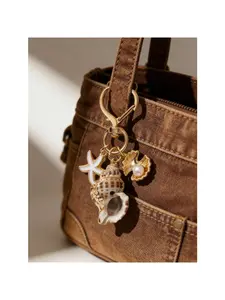 Natural Asymmetric Shell, Starfish, Conch And Starfish Decorative Accessories, Heart-Shaped Clasp Design, Wallet Pendant Decorations, Bridesmaid Gift, Summer Beach Accessory, Starfish Shell Keychain, Ideal For Women's Beach Vacation And Daily Use