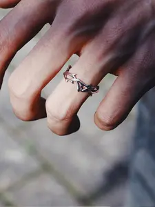 Fashionable Hollow Out Thorns Design Ring, Punk Style Adjustable Ring, Stackable Rings for Women & Men, Casual Jewelry for Party, Daily Clothing Decor, Trendy All-match & Exquisite Jewelry for Birthday Gift