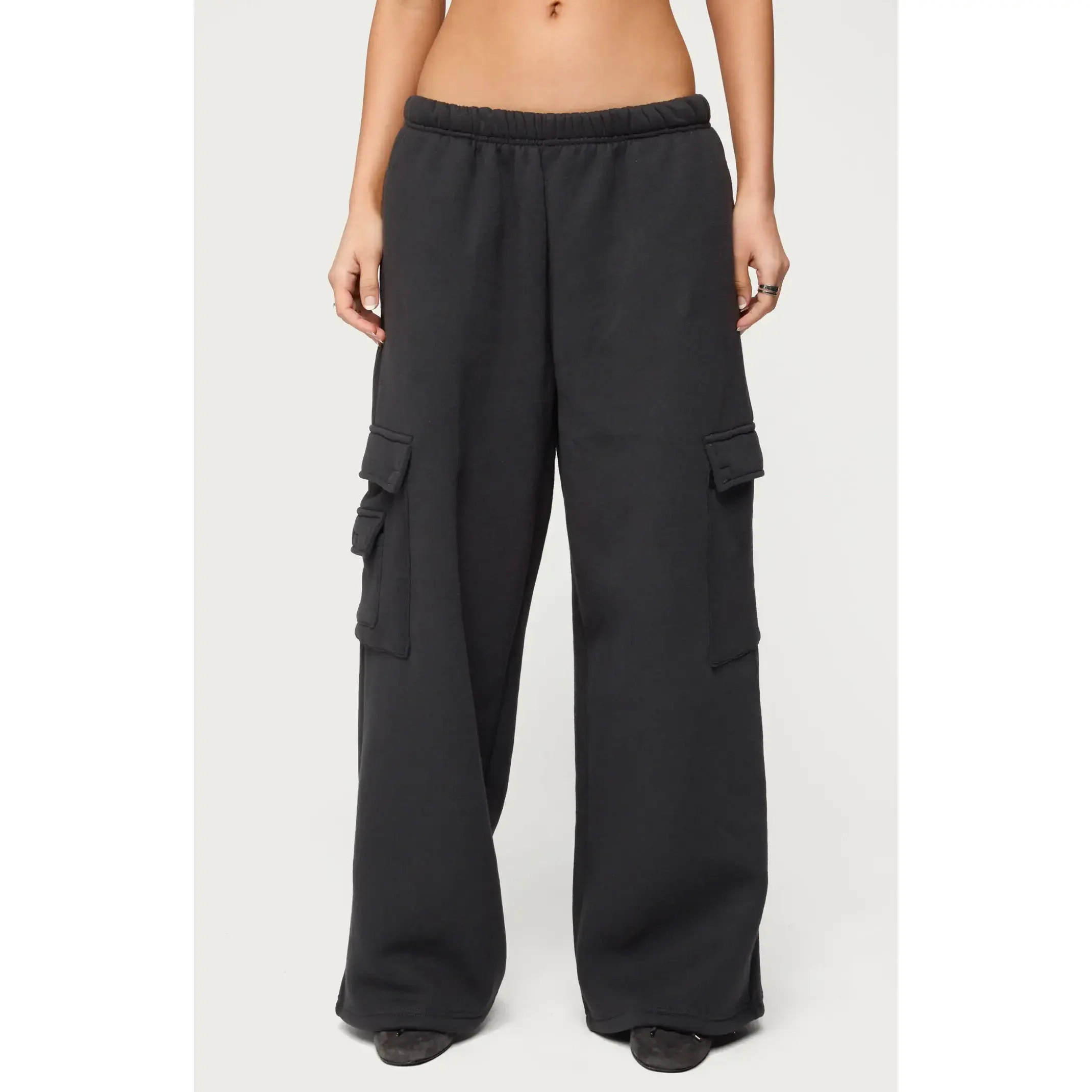 Edikted Women's Petite Wide Leg Cargo Sweatpants Edikted Women's Petite Wide Leg Cargo Sweatpants