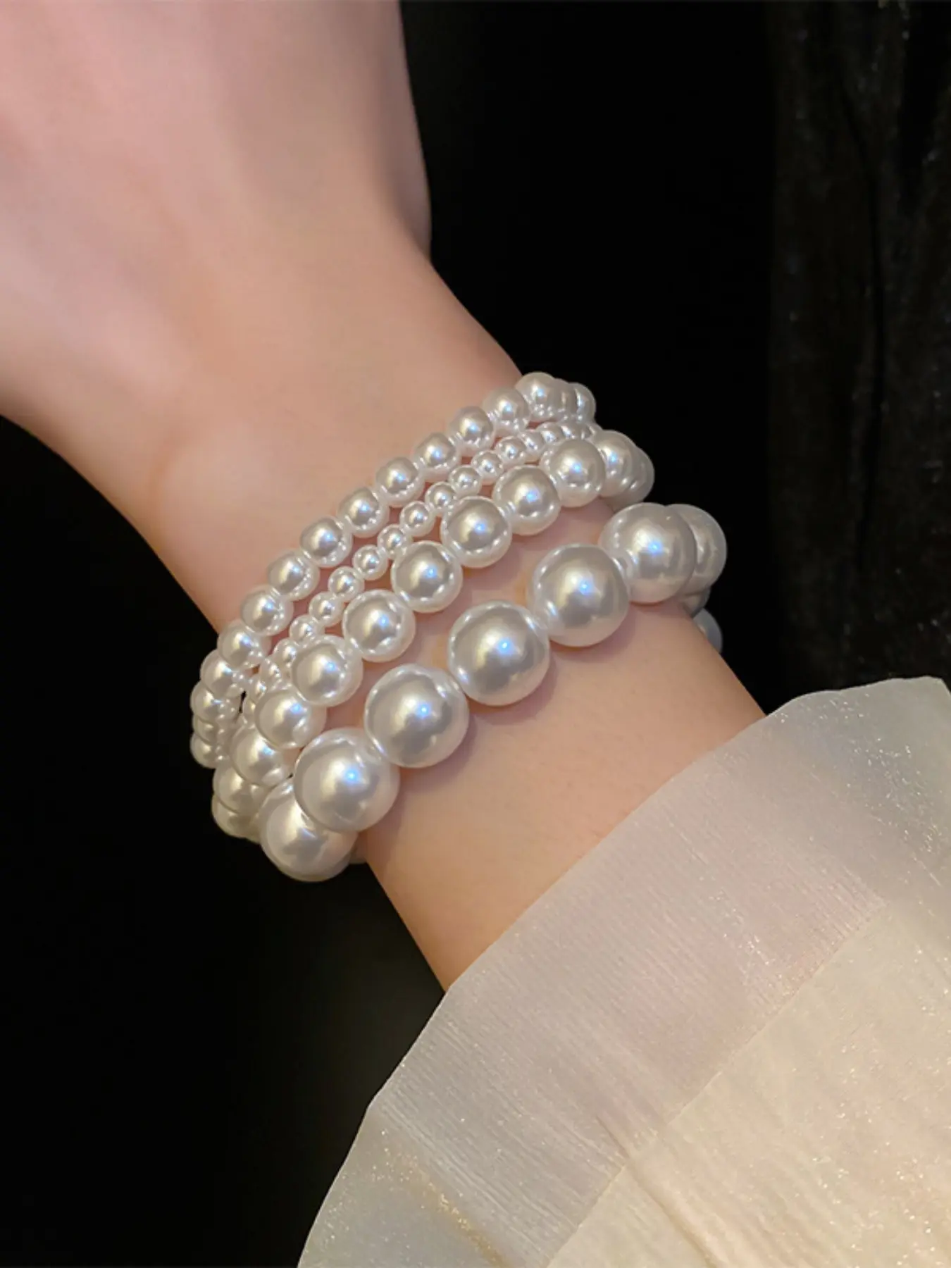 Elegant Pearl Bracelet for Women, Single Strand Faux Pearls Design, Perfect Jewelry Gift for Her, Stylish Accessory for Any Occasion, Beaded Bracelets