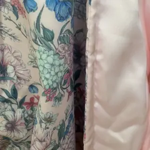 Bridgerton x Kitsch Satin-Lined Flexi Shower Cap in Wisteria