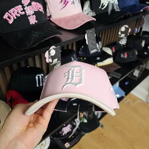 Gorra Detroit pink Bordada