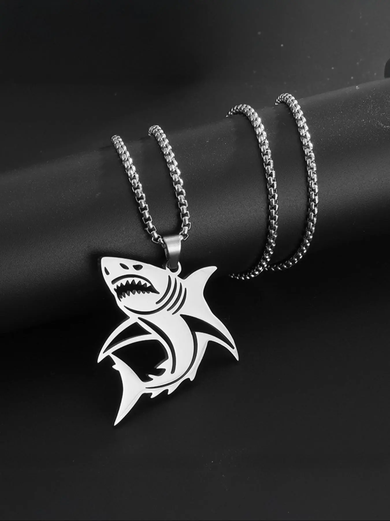 Punk Shark Design Pendant Necklace, Charms Necklace, Fashion Necklace, Stainless Steel Jewelry for Party, Daily Clothing Decor, Trendy All-match & Exquisite Chain Jewelry for Birthday Gift