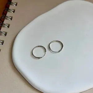 Minimalist Silver Hoop Earrings for Everyday Wear - Simple & Stylish Design for Women 1cm