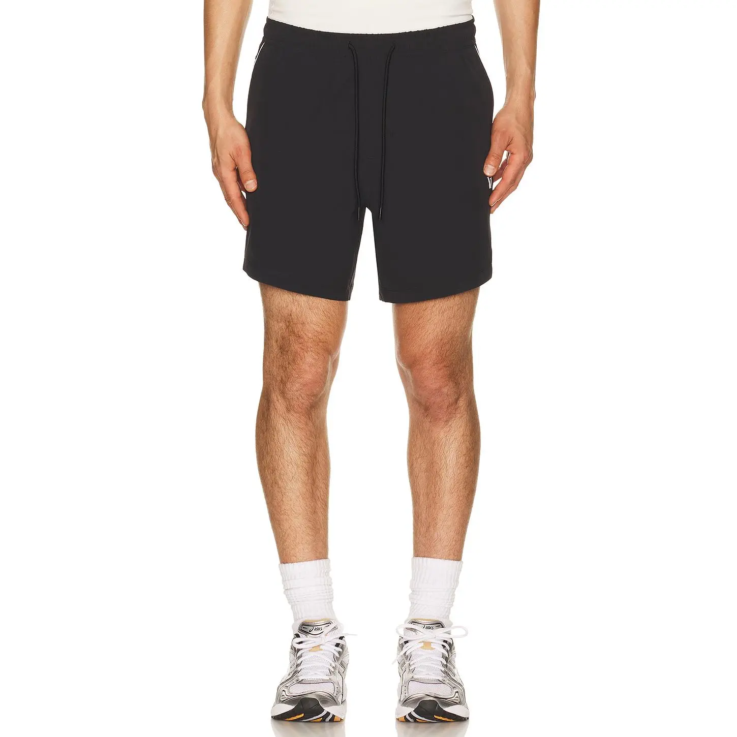 Vuori Crosscourt Unlined 7" Short in Black