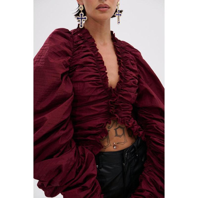 IN IT TO WIN IT RUCHED BLOUSE IN BURGUNDY