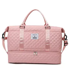 Large Capacity Quilted Travel Bag Set with Letter Pattern Zipper and Shoe Compartment, Unisex Casual Sports Gym Bag for Men and Women