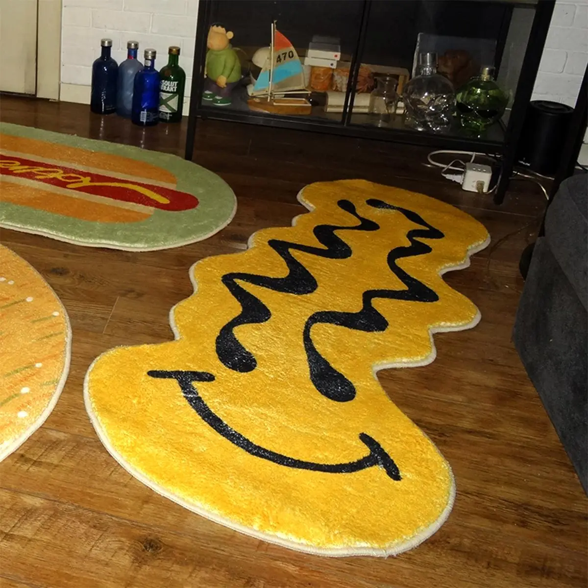 Distorted Smile Pattern Room Decor Carpet, 1 Count Creative Soft Plush Floor Mat, Room Accessories, Decorative Rugs for Home Living Room Bedroom Hotel