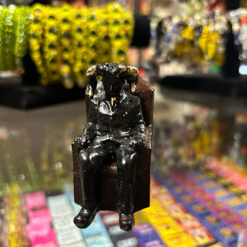 Statue Angelito negro in black