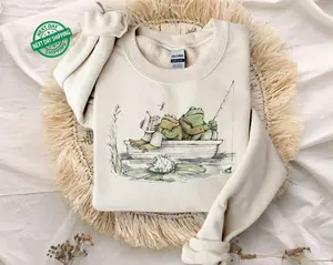 Frog 90s Graphic Sweatshirt, Unisex Oversize Cotton Toad Sweatshirt, Nature Sweater, Frog Hoodie, Book Lovers Hoodie Casual Fashion