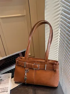 1pc Stylish, minimalist, casual, and retro—this versatile shoulder bag, Elegant bag, is perfect for fall and winter. Ideal for daily commutes, shopping trips, dates, or as a gift, it's an essential accessory for any woman.