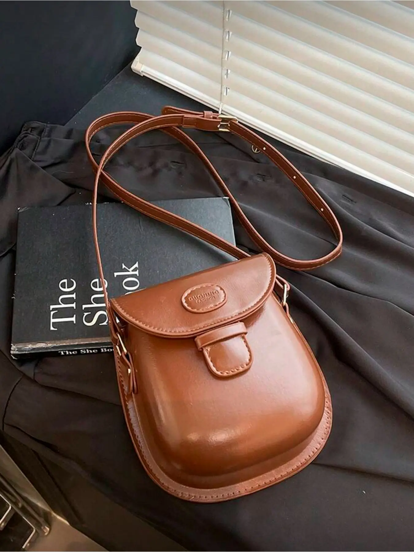 Vintage Mini Crossbody Bag Fashion Crossbody Handbag Women's Fashion Small Round Flap Shoulder Bag Retro Style Fashionable Casual Bag