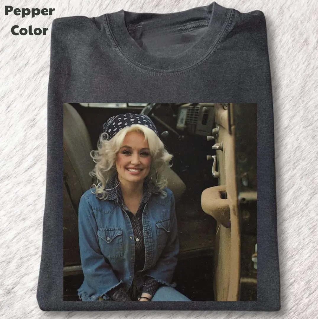 Gildan Men's Women's T-shirt, Dolly Parton - You’re Good At Keeping Secrets Tee, Dolly Parton Tshirt, Queen of Rock & Roll TShirt, Dolly Parton Quotes, Gift Shirt, Menswear Womenswear Top Underwear Streetwear Check Crewneck Fit Printed Minimalist