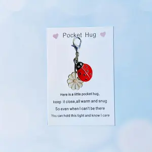 Cute Mini Insect & Chrysanthemum Keychains, Mixed Colors, Perfect Gift for Dad, Ideal for Family, Bulk Pack Available