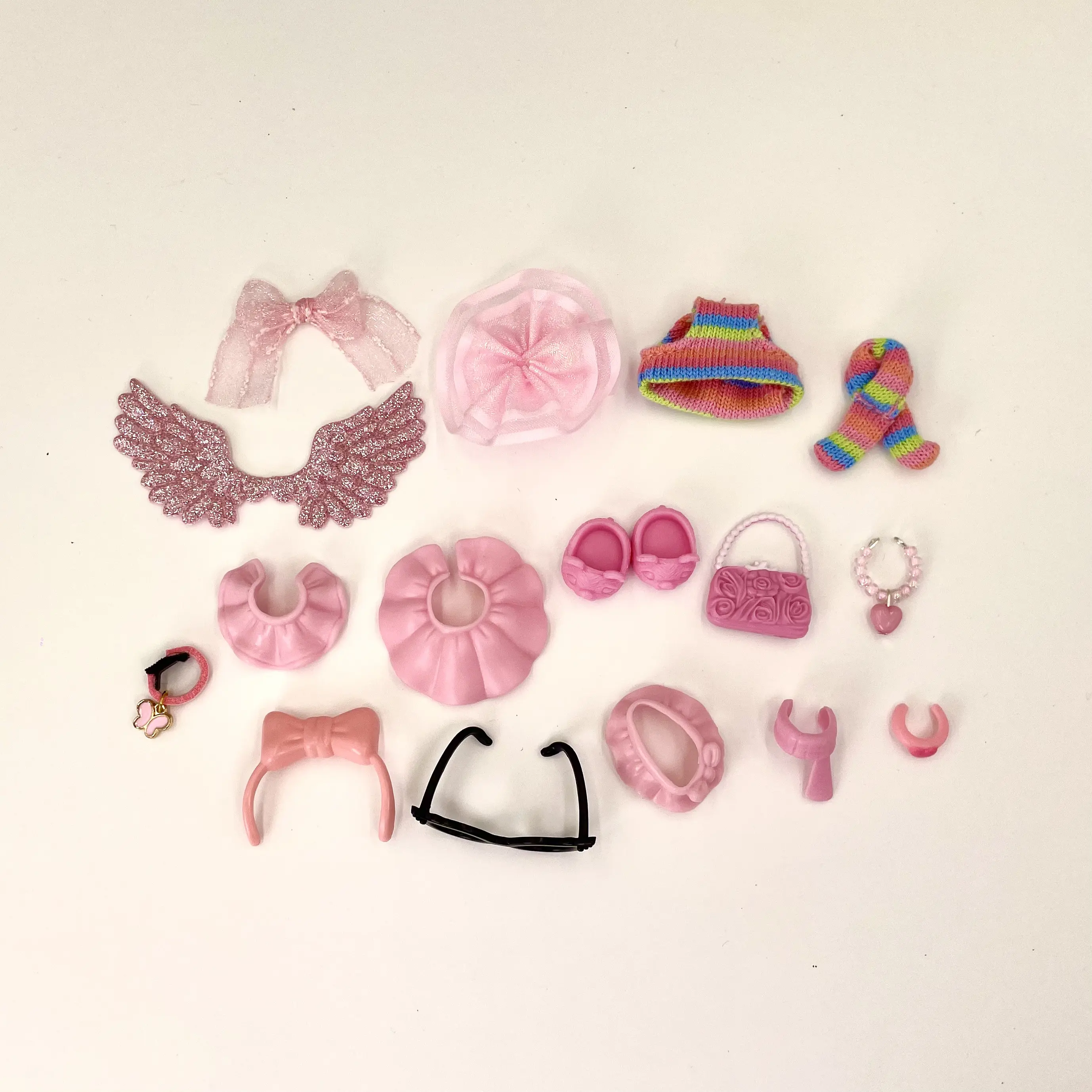 16 Pcs Mini Animal Figure Dress Up Accessories Set, Pink Glitter Angel Wings Outfit Shoes Handbag Glasses Hair Decor Kit, Pretend Play Fashion Supplies for Small Pet Dolls, Girls Birthday Gift