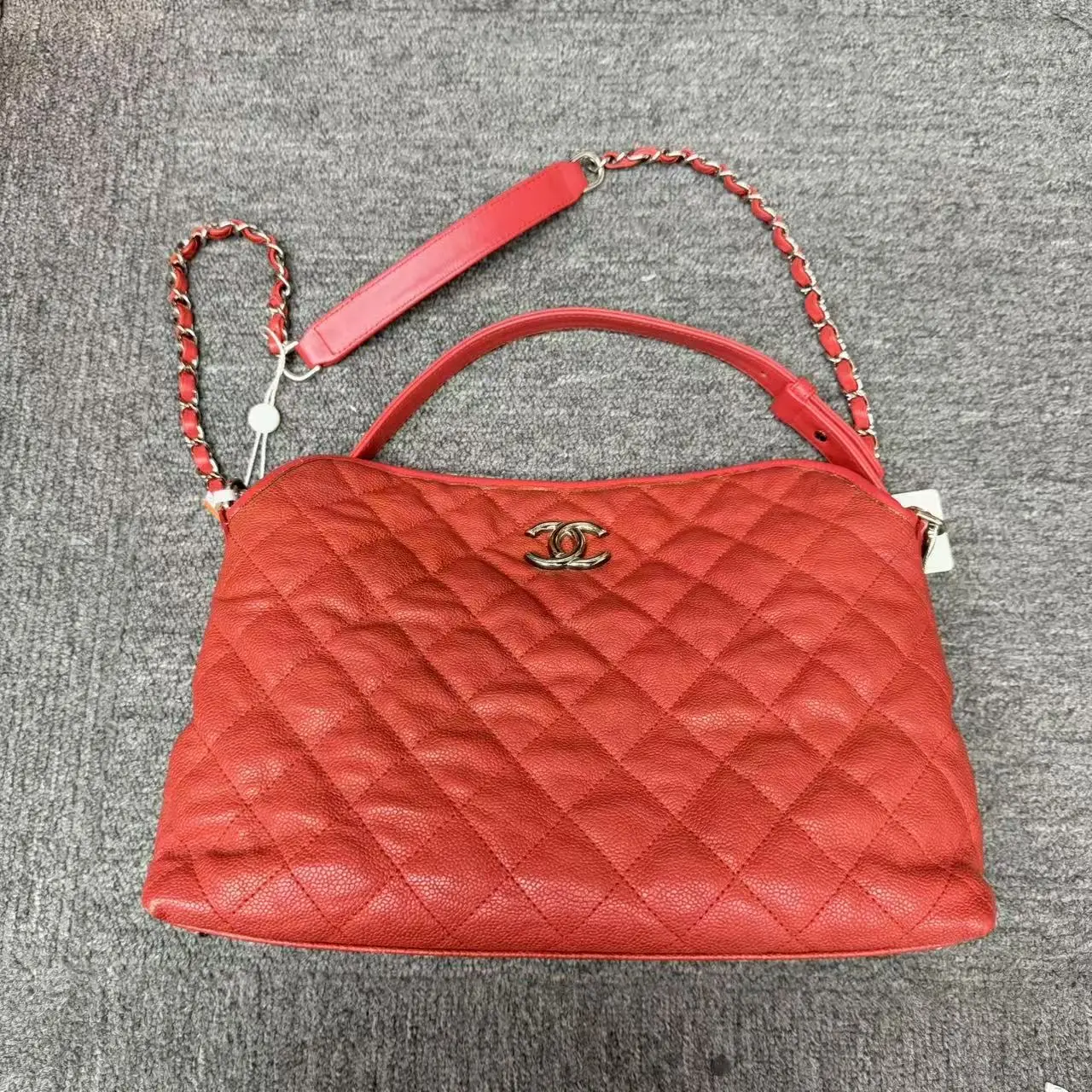 Pre-owned CHANEL Bright red caviar leather shoulder bag
