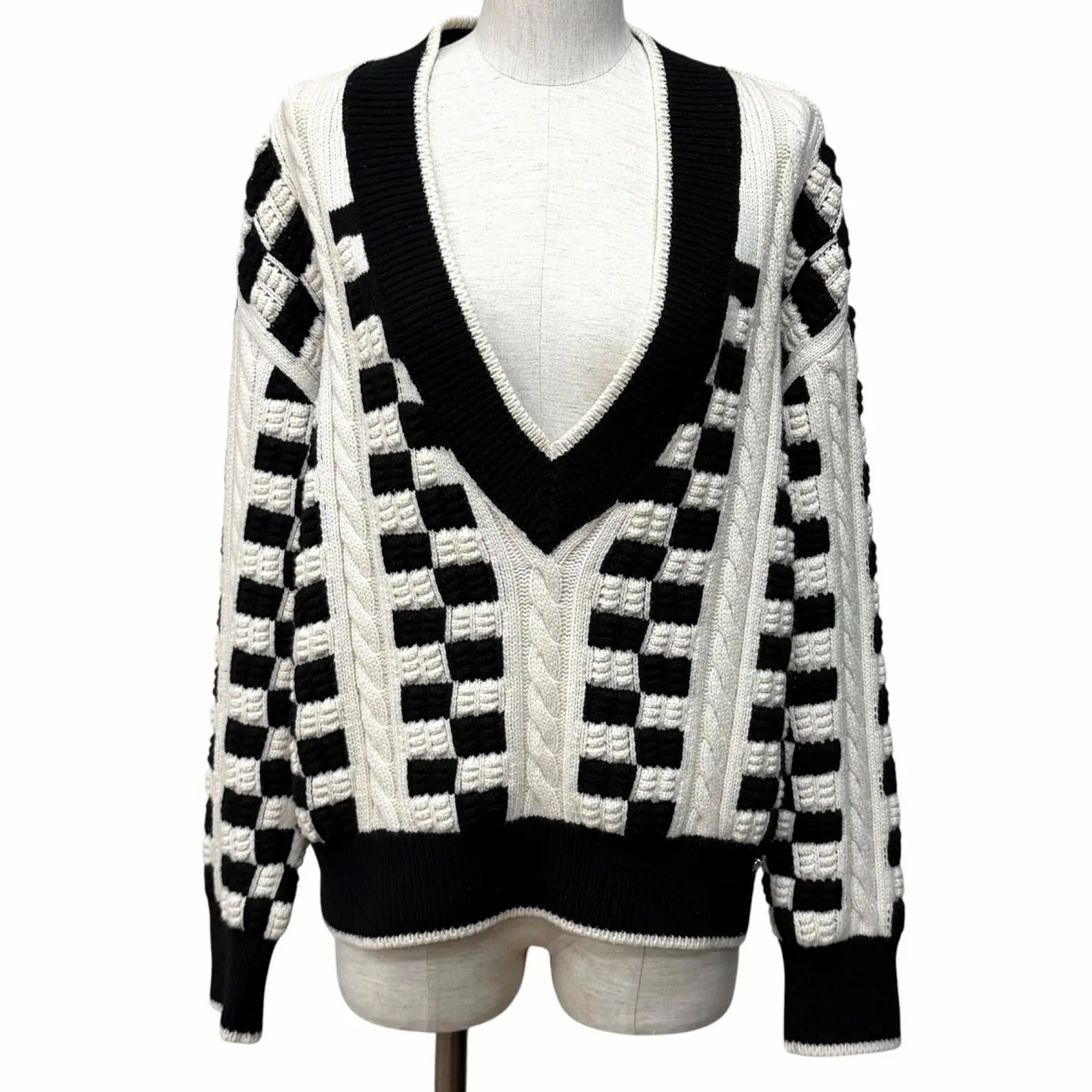 Pre-owned CHANEL Cashmere Small Leather Goods Sweater