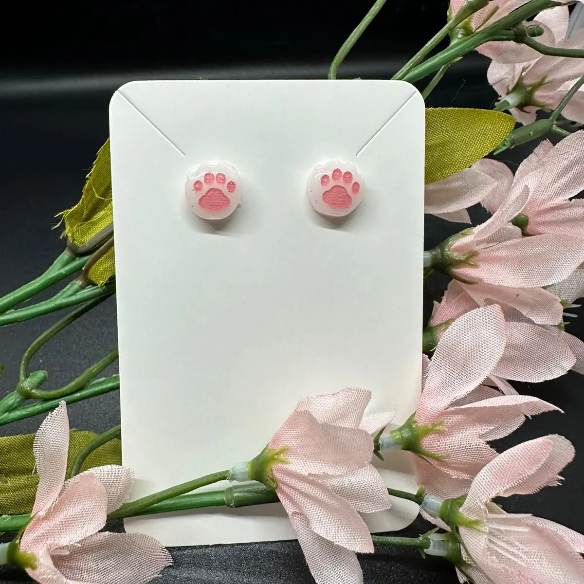 White kitty pay with pink beans stud earrings