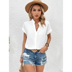 A women's white stand up collar short sleeved chiffon shirt, belonging to a simple summer style, V-neck stand up collar, rolled edge short sleeved, suitable for casual daily wear or relaxed office communicationRAIMENTRY
