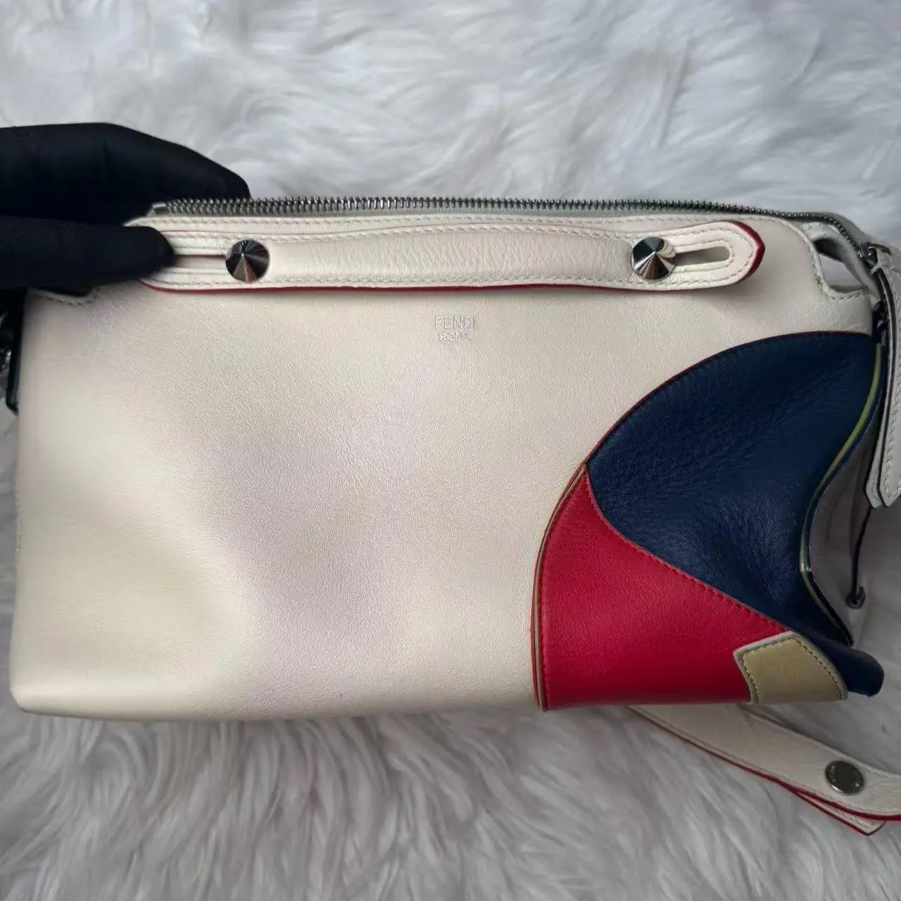 Pre-owned FENDI leather handbag Color Block Shoulder Pouch Bag (Off White Calfskin, Red / Navy / Beige Patchwork, Silver Tone Hardware)+charm++