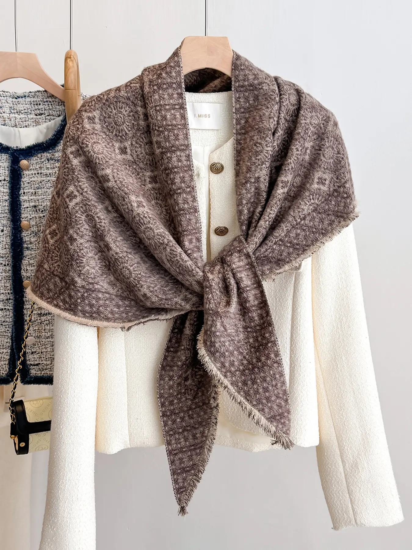 Vintage Geometric Floral Fringe Triangle Shawl, Fashionable Solid Color Scarf Accessory, Multi-Purpose Outdoor Wear, All-Season Stylish Match, Textured