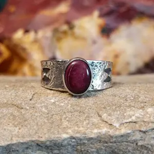 Stamped Purple Spiny Oyster Shell Ring by Raymond Coriz GJ-RNG-0216 Size 9