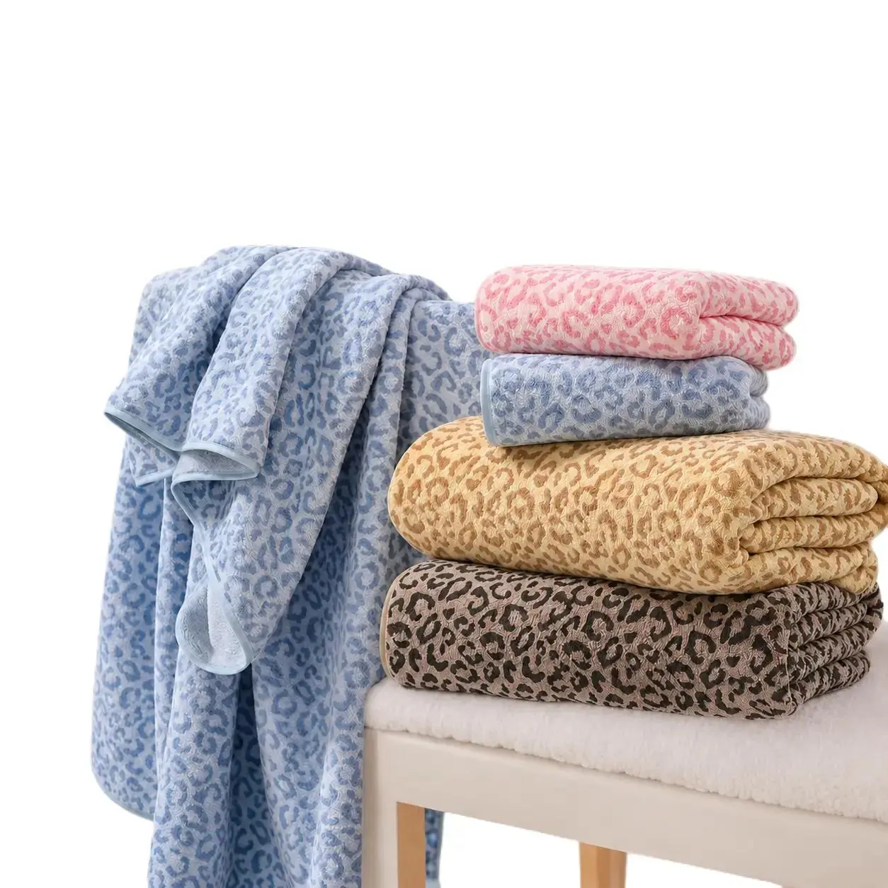 New leopard print towel, soft adult face towel, thick and absorbent, home use, lint-resistant coral fleece bath towel