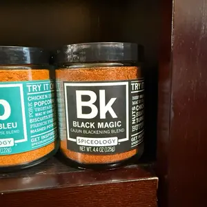 Spiceology Black Magic Cajun Blackening Blend 4.4 oz 125g for Chicken Popcorn Vegetables Mac N Cheese Biscuits French Fries Mashed Potatoes