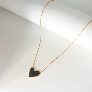 BLACK HEART NECKLACE