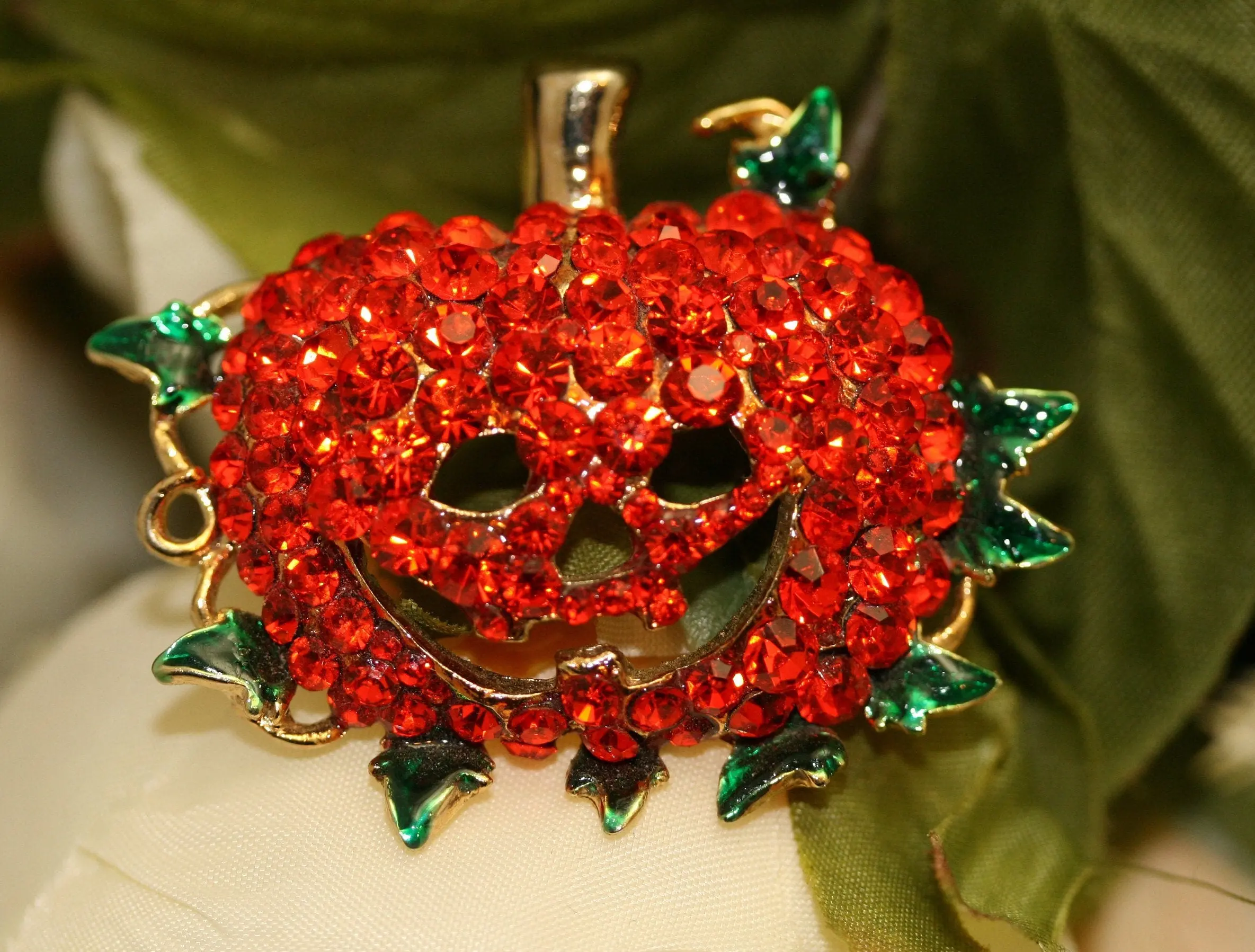 Rhinestone Jack-o-Lantern Brooch, Elegant 3D Pin for Unisex Use, Cute Pumpkin Accent for Hair and Clothes, Perfect Halloween Gift, 2" W x 1.5" H, Brooch Clip, Cute Pumpkins, Pumpkin Shape