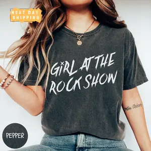 Blink 182 Rock Shirt, Girl at the Rock Show Comfort Colors Shirt, Vintage Blink 182 Tshirt, Blink 182 Concert Graphic Shirt, Punk Rock Tee