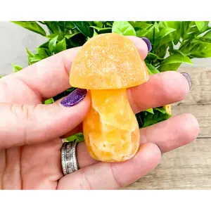 Mexican Onyx Mushroom Carving – Handcrafted Symbol of Balance and Strength