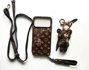 Luxurious mobile phone wallet protective case for iPhone 17 Pro Max, featuring a brown bear pendant with a chain strap, designed specifically for women. It is fashionable and safe, making it an ideal choice for stylish women