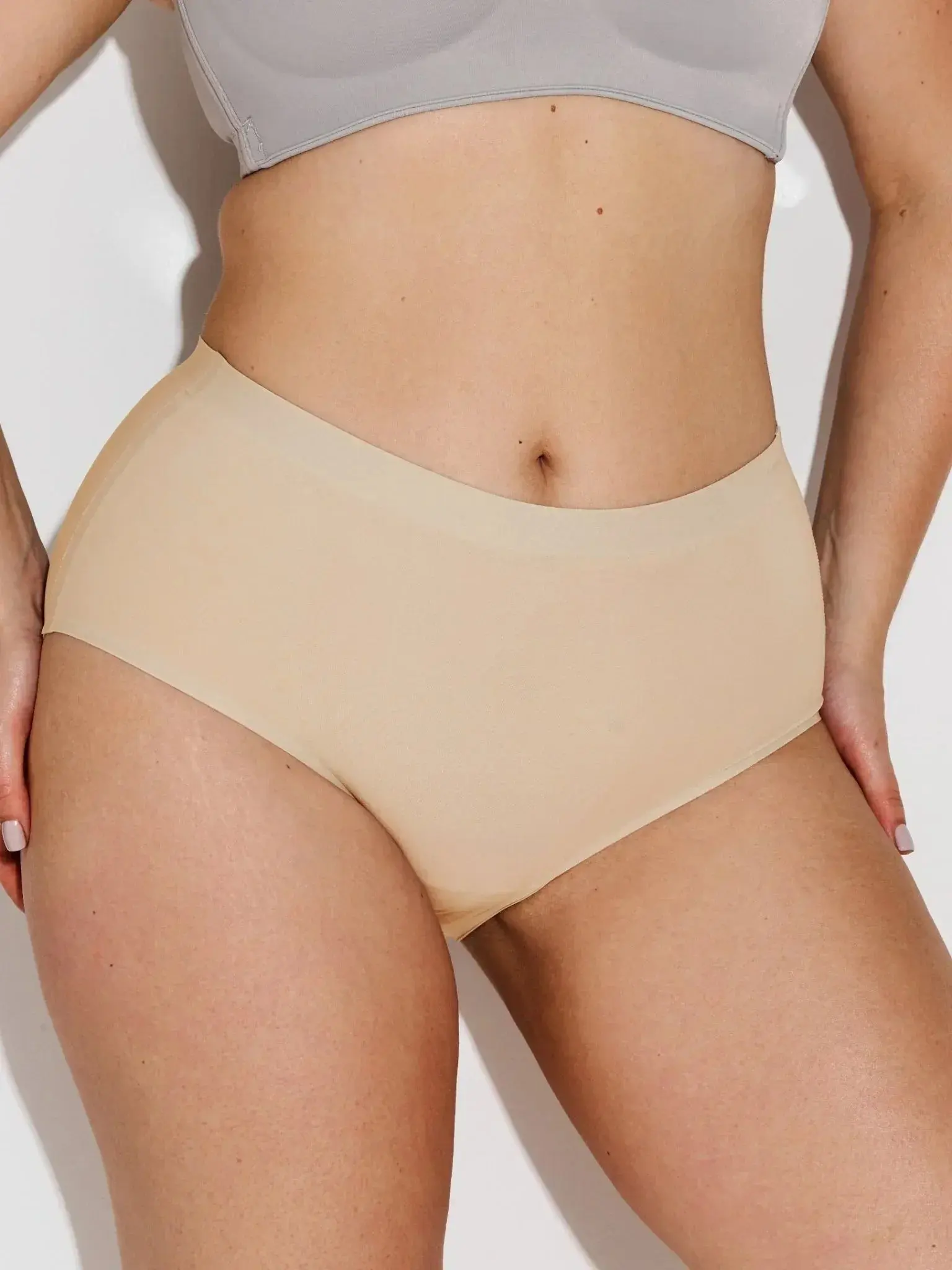 SoftLine Seamless High-Rise Briefs - Sandstone No-Show Panties with Cotton Gusset