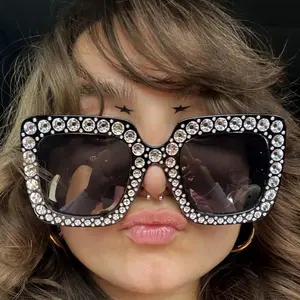 Diamond Oversized Sunglasses Big Square Frame Crystal Eyewear Retro Rhinestone Eyeglasses Fashion European American Sunglasses