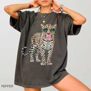 Comfort Colors Leopard Shirt, Leopard Bubblegum Sunglasses T-Shirt, Cute Animal Print Tee, Trendy Graphic Top, Fun Safari Aesthetic Gift for Her