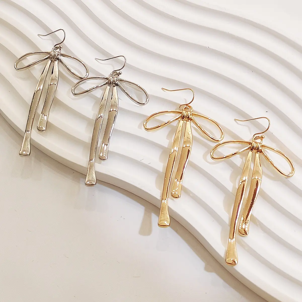[Limited Time Event] 2026 New Thin Bow-Shape Dangle Earrings - Light Luxury, Temperament, Simple Women's Daily Synthetic Coloured Gemstone Jewelry Accessories