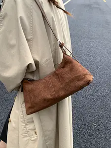 Simple hand-held dumpling bag, casual one-shoulder crossbody bag, retro-textured underarm bag, Fashionable crossbody bag, niche design, a variety of colors available for daily commuting, work and other scenarios, Casual crossbody bags