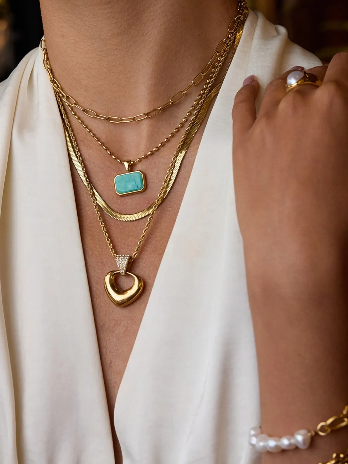 Ladies Necklace Heart Shaped Hollowed Out Pendant Twisted Chain Link Stainless Steel 18k Gold Plated Waterproof And Anti Allergy Classic Artistic Elegant And Simple Design Travel Jewelry