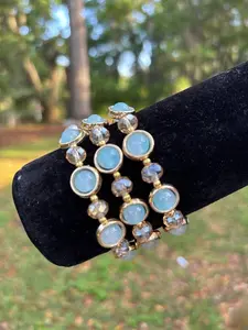 Clear Blue Beaded Bracelet 1pc Unisex Fashion Accessory with Blue Beads and Gold-Tone Accents