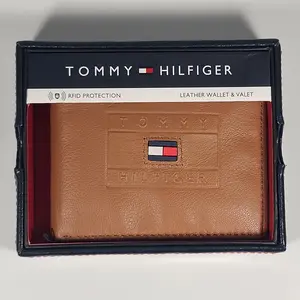 Tommy Hilfiger Men's Bifold Tan Leather RFID Wallet & Valet Passcase 31HP220134