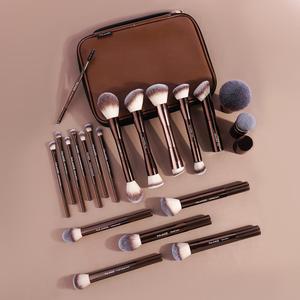 professional makeup brush set, soft makeup brushes for foundation, powder, concealers, eye shadows, blush, makeup accessories, travel case, glam cosmetics makeup tool kits, highlighter brush, makeup tools set, beauty travel brush, artist brush set