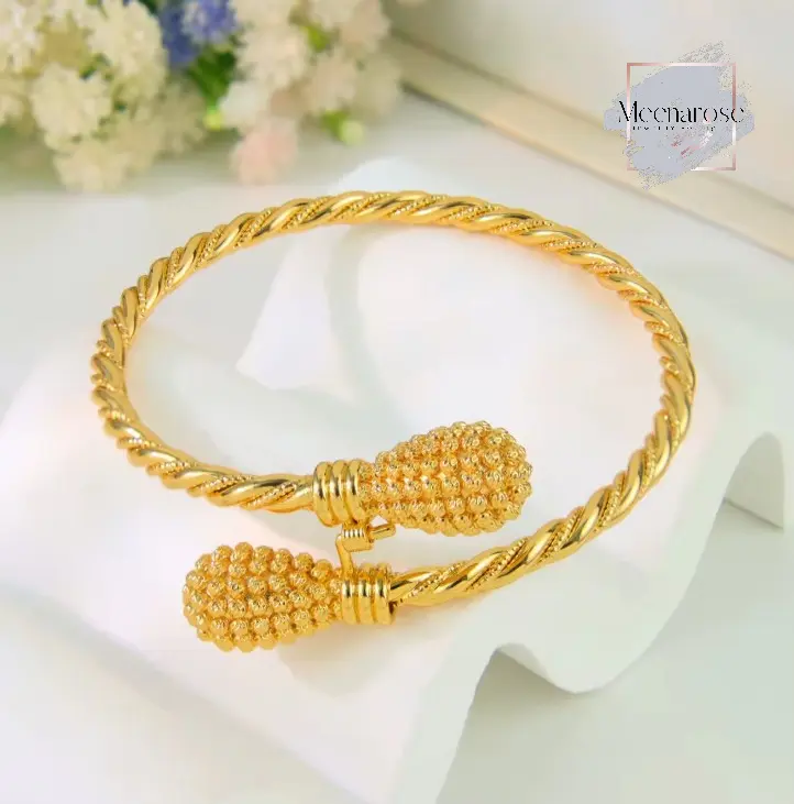 Gold-Plated Screw Mechanism Chain Bangle - Adjustable Fit Costume Jewelry, Everyday Wear Accessory with Long-Lasting Shine, Choking Hazard Small Parts Warning