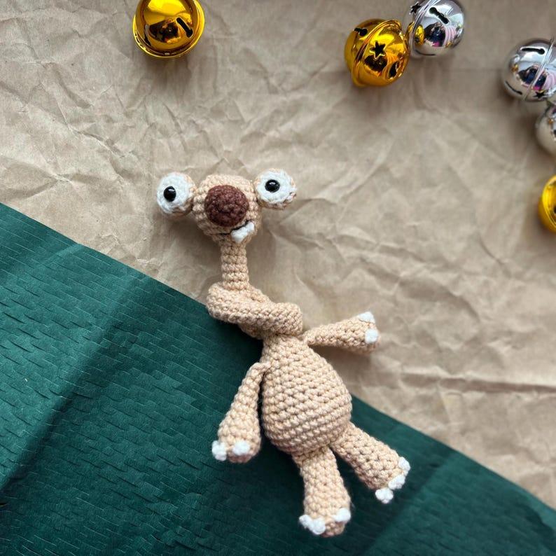 Long-neck Sid crochet, sloth Sid from Ice Age, Amigurumi