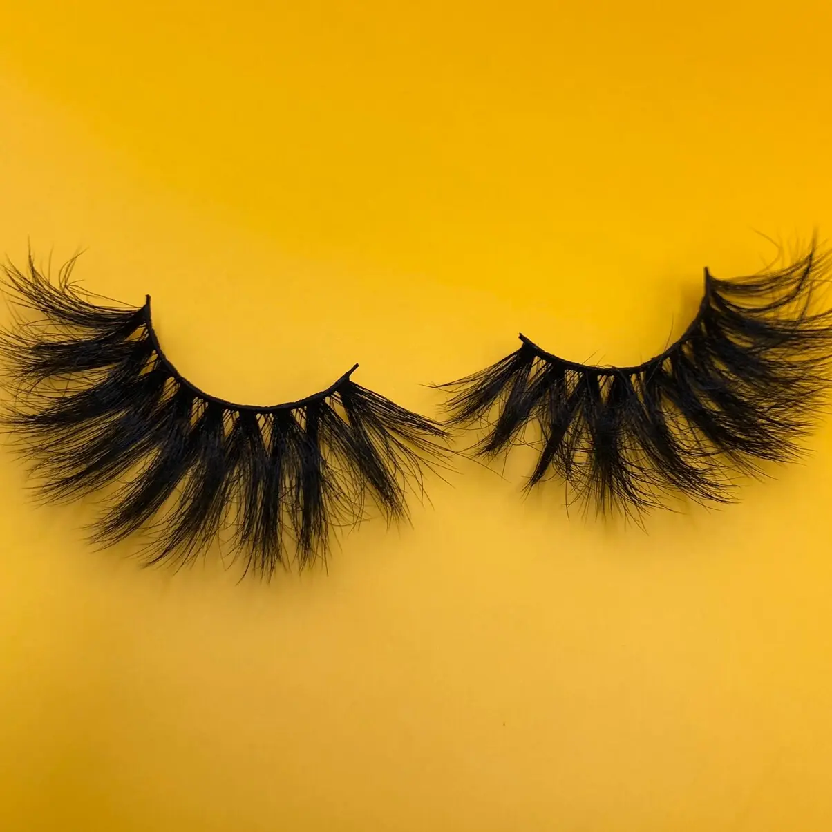 Lola Strip Eyelashes Volumized Natural